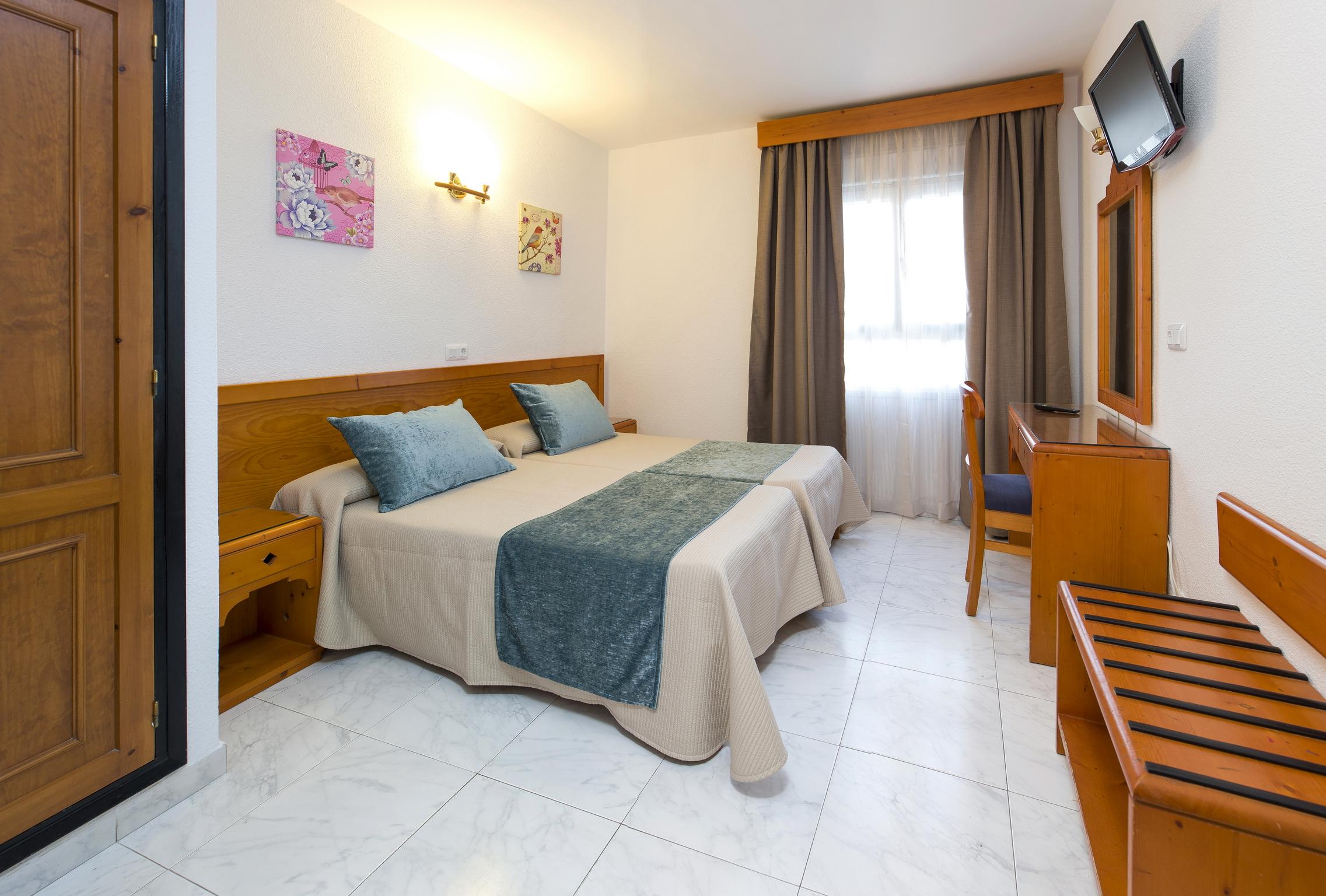 Hostal Mari Sant Antoni de Portmany Dış mekan fotoğraf