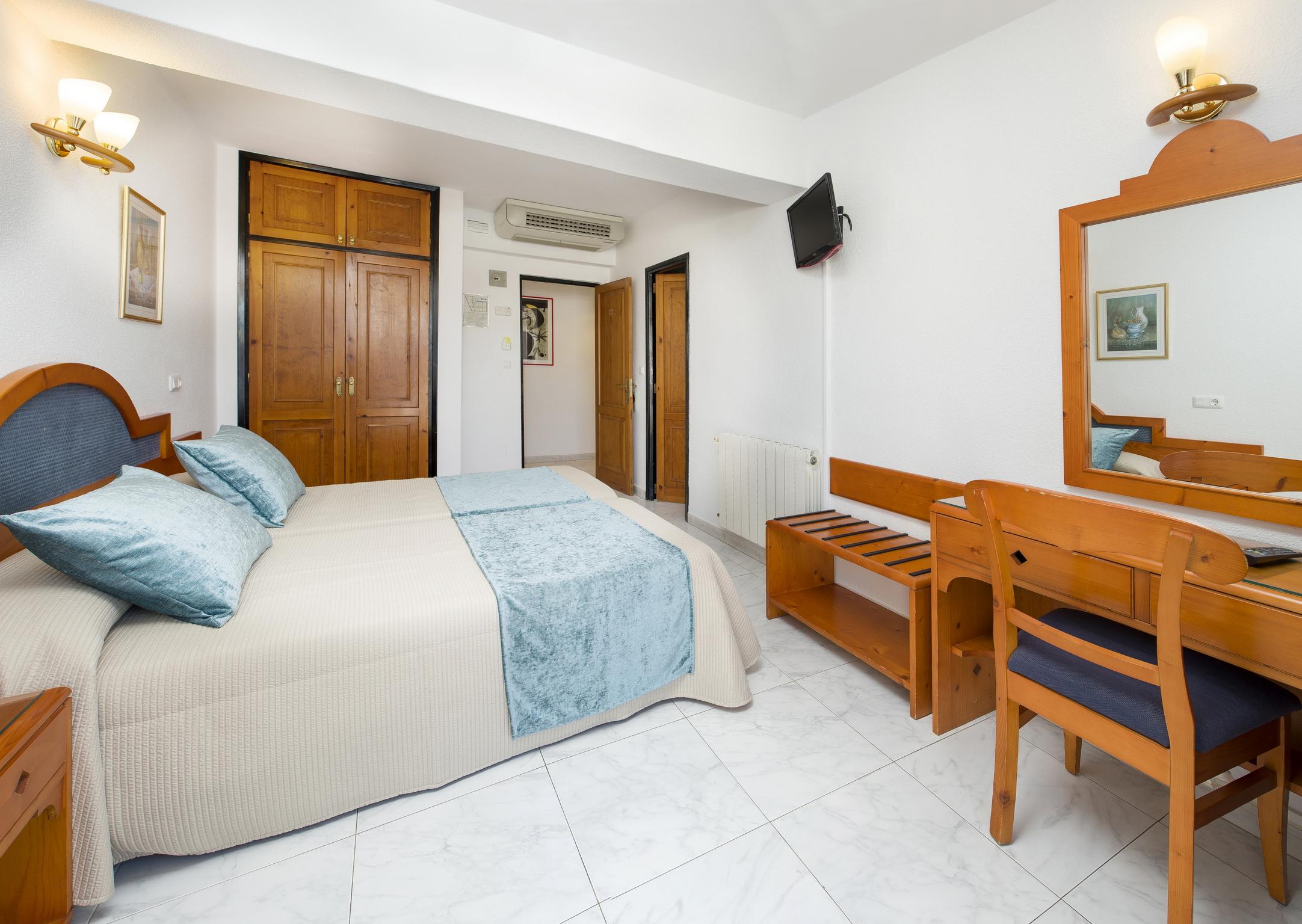 Hostal Mari Sant Antoni de Portmany Dış mekan fotoğraf