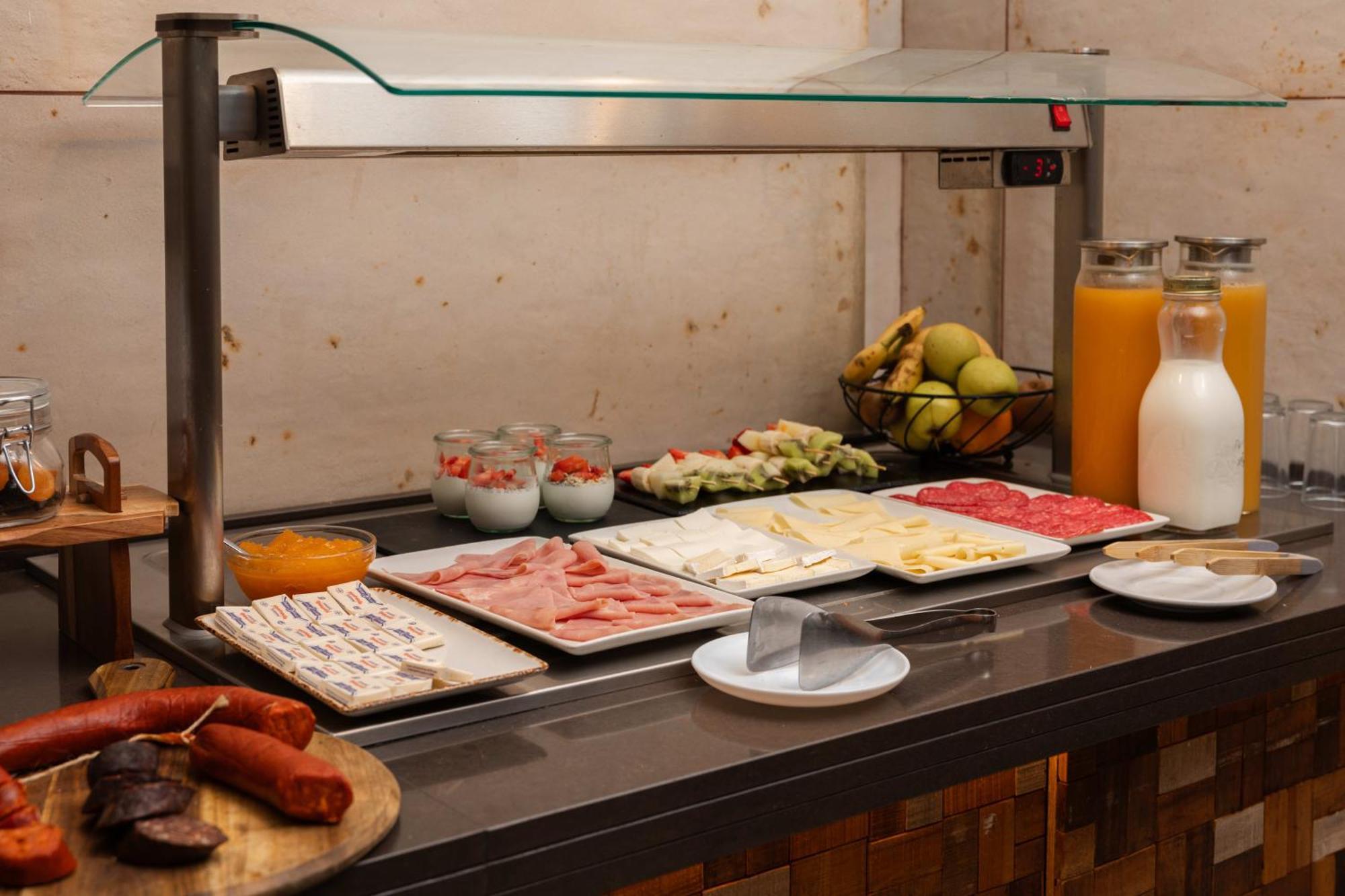 Hostal Mari Sant Antoni de Portmany Dış mekan fotoğraf