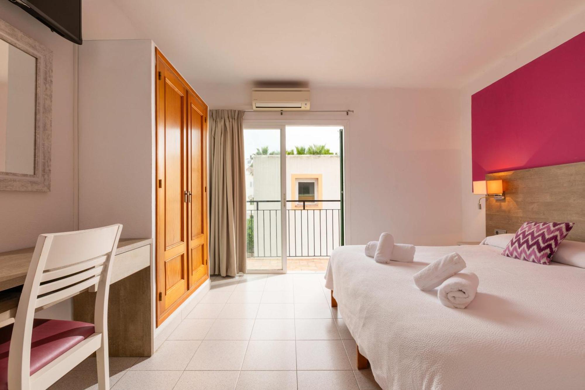 Hostal Mari Sant Antoni de Portmany Dış mekan fotoğraf
