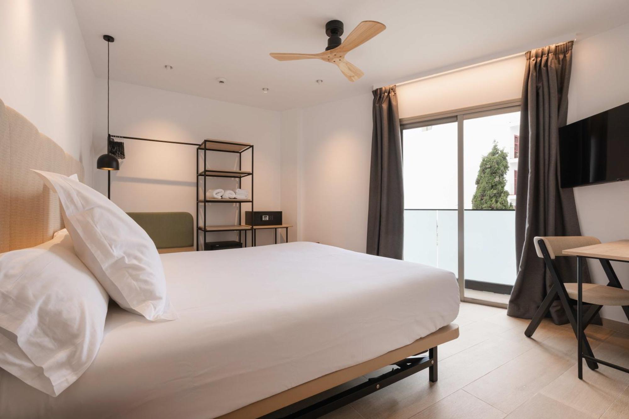 Hostal Mari Sant Antoni de Portmany Dış mekan fotoğraf